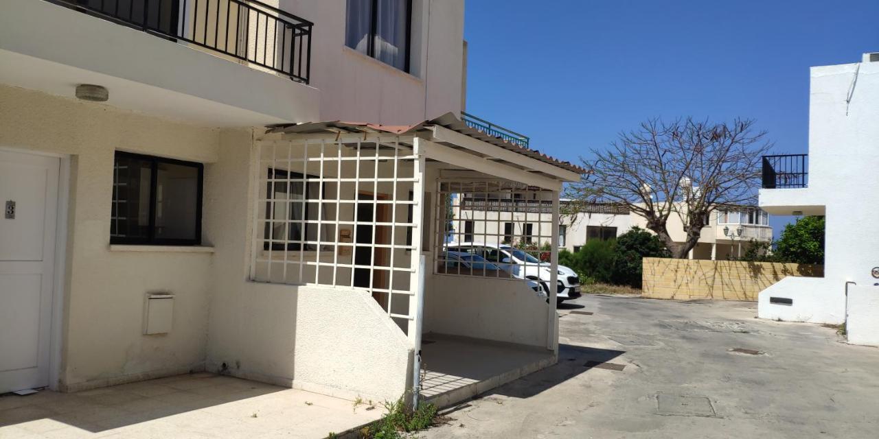 Isabella Townhouse Villa Пафос Екстериор снимка